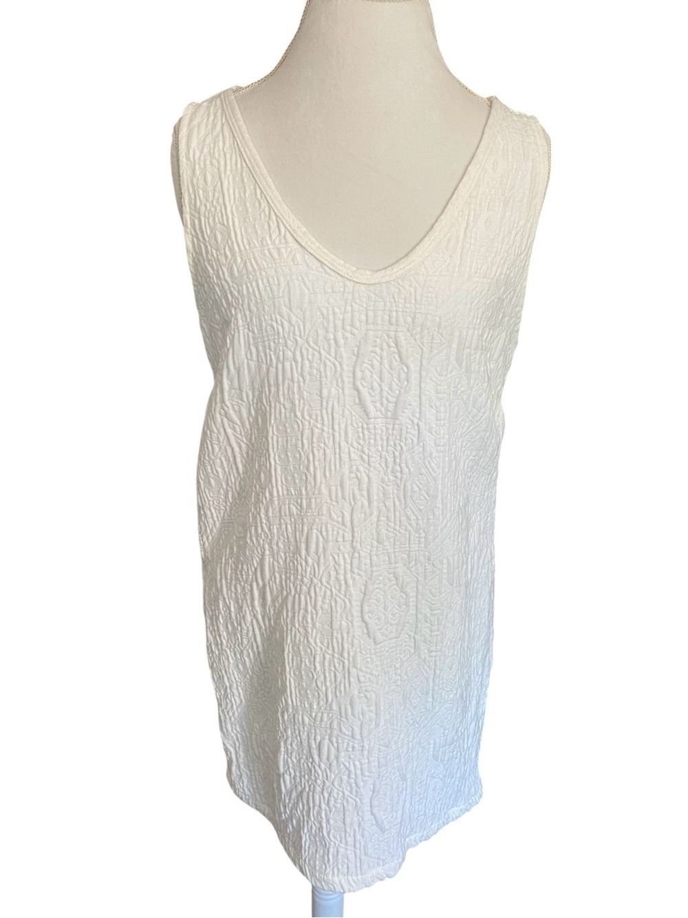 Zara Ivory Textured Sleeveless V-Neck Dress - size Large